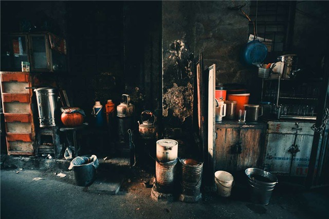 Trà đá vỉa hè, Hà thành, kinh doanh, Hà Nội, hàng quán, bình dân, giải khát, tiền tỷ