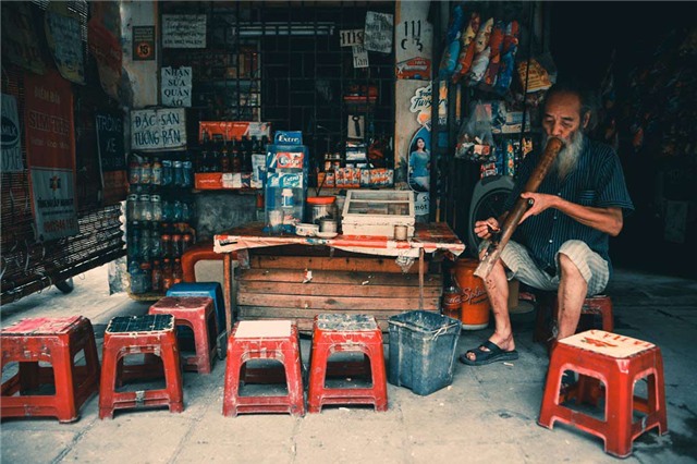 Trà đá vỉa hè, Hà thành, kinh doanh, Hà Nội, hàng quán, bình dân, giải khát, tiền tỷ