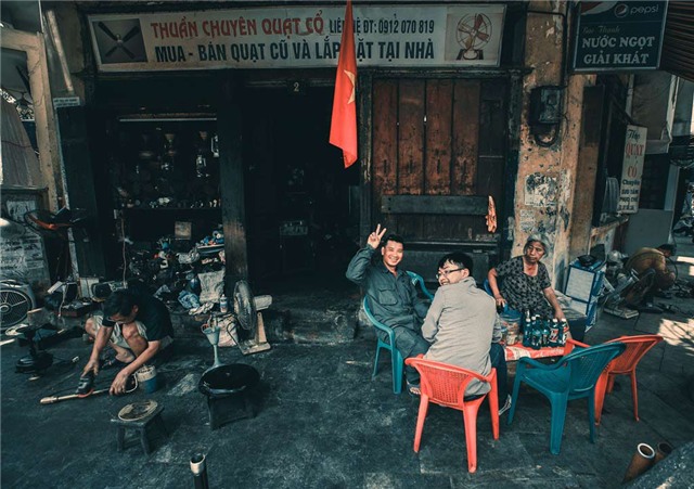 Trà đá vỉa hè, Hà thành, kinh doanh, Hà Nội, hàng quán, bình dân, giải khát, tiền tỷ