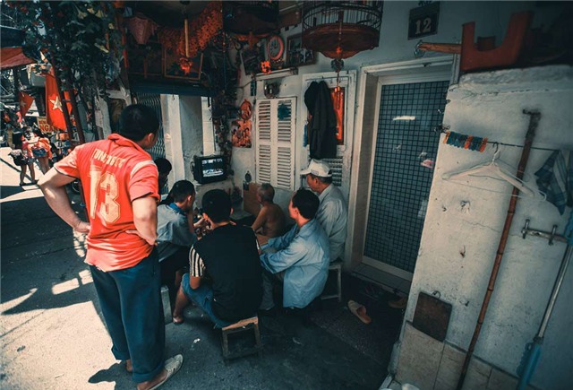 Trà đá vỉa hè, Hà thành, kinh doanh, Hà Nội, hàng quán, bình dân, giải khát, tiền tỷ