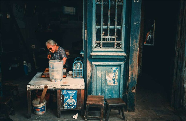 Trà đá vỉa hè, Hà thành, kinh doanh, Hà Nội, hàng quán, bình dân, giải khát, tiền tỷ