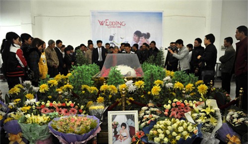 roi nuoc mat nhung dam cuoi voi nguoi da chet - 4