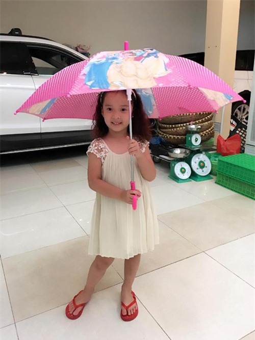 vay ao xinh yeu sanh dieu cua be nhim con gai hong dang - 15