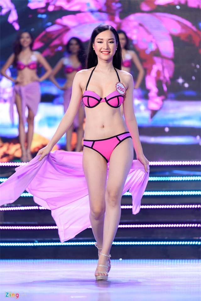 Top 18 Hoa hau Viet Nam phia Nam nong bong voi bikini hinh anh 15