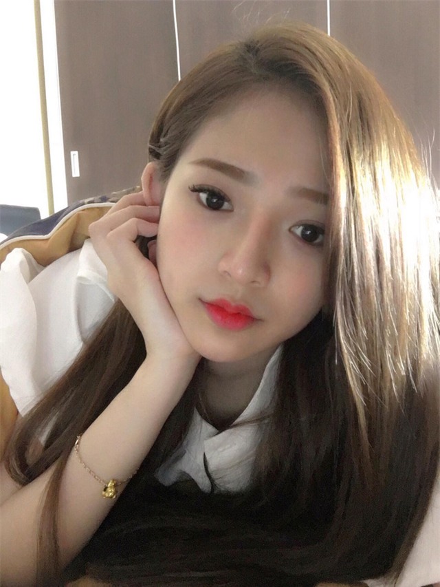 Đây là những nữ CĐV xinh xắn và nóng bỏng nhất đồng hành cùng EURO năm nay! - Ảnh 15.