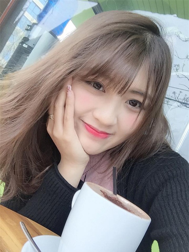 Đây là những nữ CĐV xinh xắn và nóng bỏng nhất đồng hành cùng EURO năm nay! - Ảnh 22.