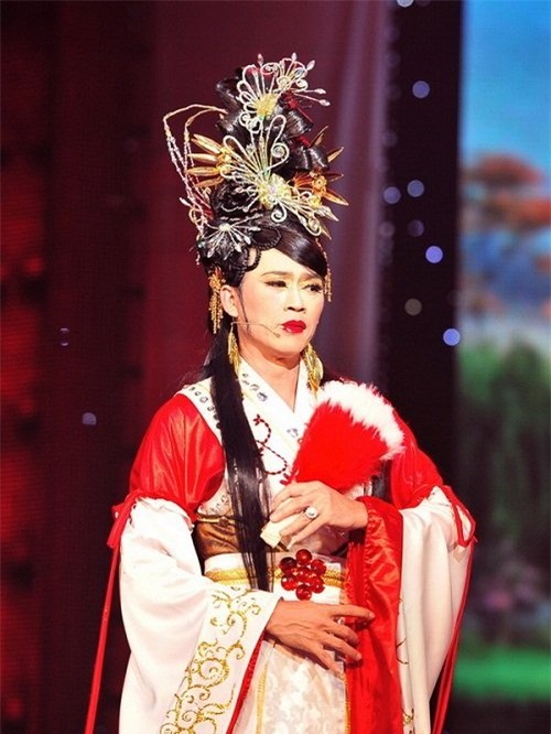 Hoa hậu cũng phải ghen với những hình ảnh này của Hoài Linh - Ảnh 13.