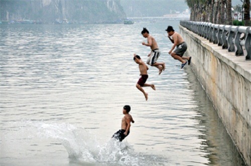 nghi hoc them, quyet cho con hoc boi vi so bi duoi nuoc - 1
