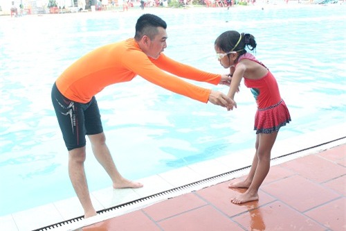 nghi hoc them, quyet cho con hoc boi vi so bi duoi nuoc - 2