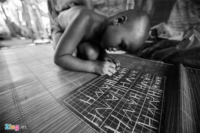 Gia đình bộ lạc nguyên thủy ở bãi sông - Ảnh 10.