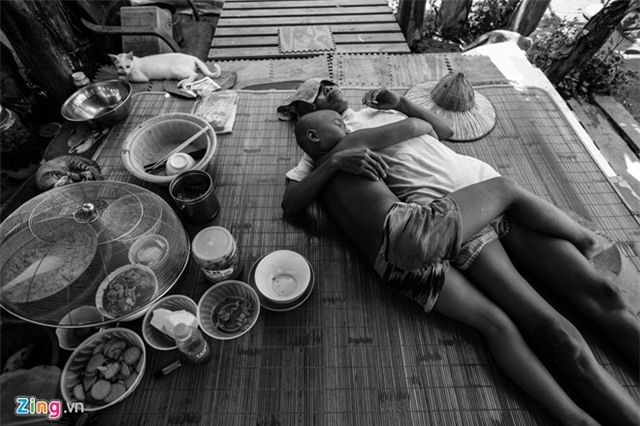 Gia đình bộ lạc nguyên thủy ở bãi sông - Ảnh 12.