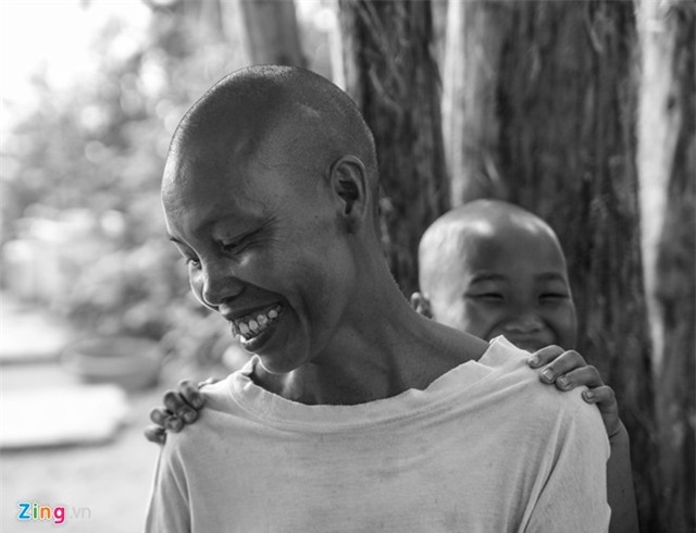 Gia đình bộ lạc nguyên thủy ở bãi sông - Ảnh 13.