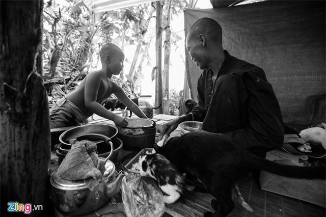 Gia đình bộ lạc nguyên thủy ở bãi sông - Ảnh 15.