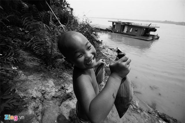 Gia đình bộ lạc nguyên thủy ở bãi sông - Ảnh 17.