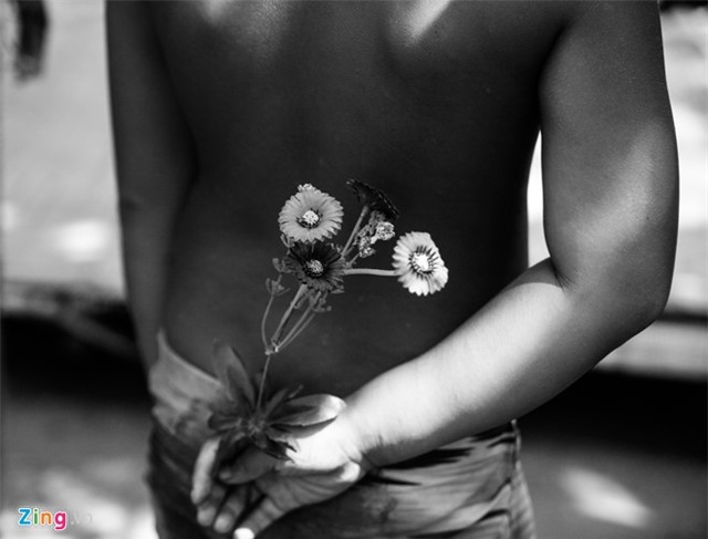 Gia đình bộ lạc nguyên thủy ở bãi sông - Ảnh 22.