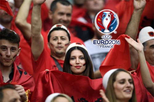 chum anh my nhan “dua nhau” khoe sac tren khan dai euro 2016 hinh anh 10