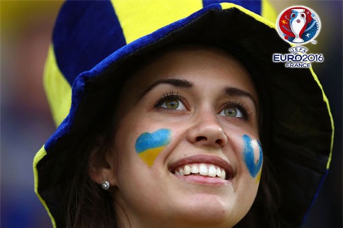 chum anh my nhan “dua nhau” khoe sac tren khan dai euro 2016 hinh anh 12