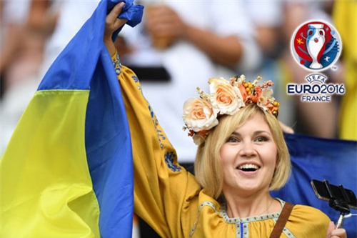 chum anh my nhan “dua nhau” khoe sac tren khan dai euro 2016 hinh anh 15