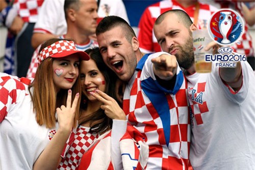 chum anh my nhan “dua nhau” khoe sac tren khan dai euro 2016 hinh anh 2