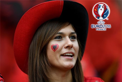 chum anh my nhan “dua nhau” khoe sac tren khan dai euro 2016 hinh anh 9
