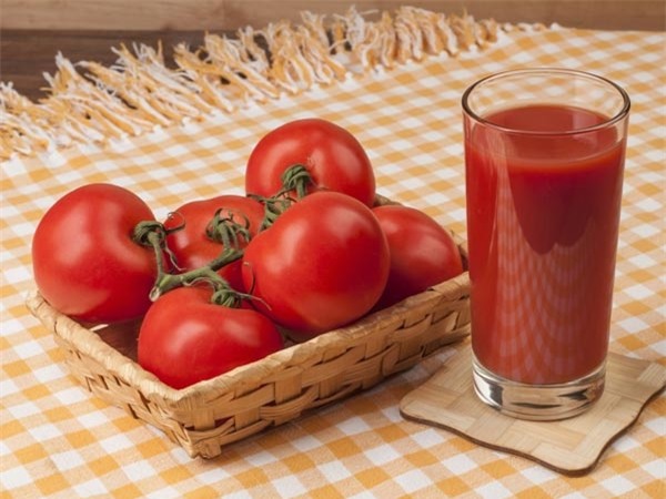 4 tuyệt chiêu trị mụn siêu hiệu quả nhờ cà chua