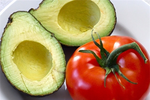 4 tuyệt chiêu trị mụn siêu hiệu quả nhờ cà chua