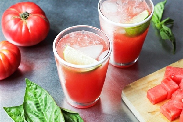 Mụn dù cứng đầu tới đâu cũng phải chào thua hỗn hợp từ 1 quả cà chua chín