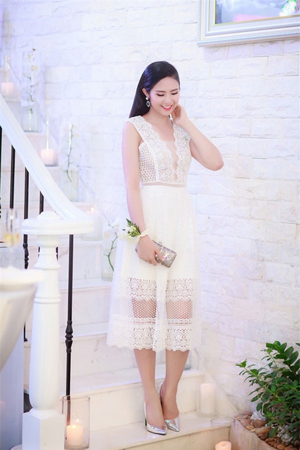 Hương Tràm già chát, Hồ Ngọc Hà 'quê mùa' với váy diêm dúa