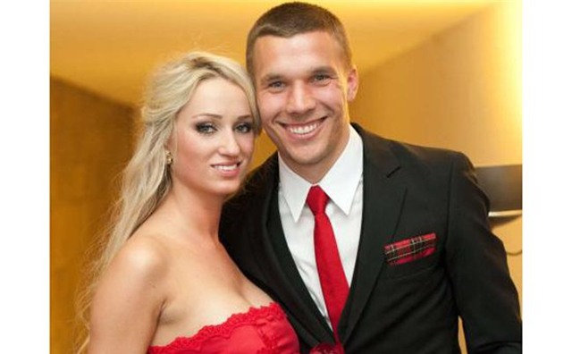 dan nguoi dep khien tuyen duc "run chan" tai euro 2016 hinh anh 17