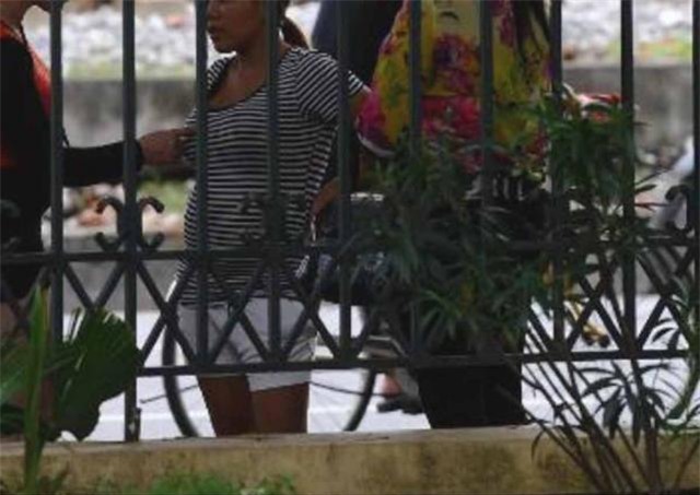 thi sinh dai hoc tq tim gai mai dam xa cang thang mua thi hinh anh 1