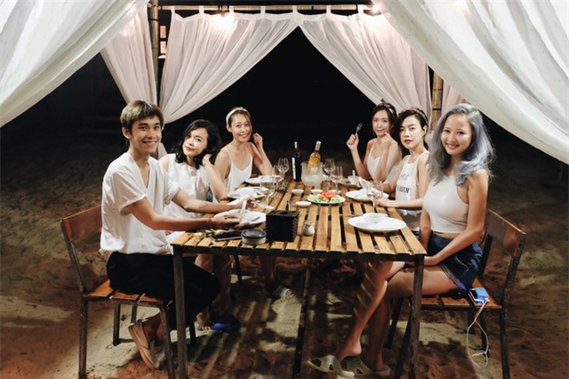 Đi du lịch nhóm phải mặc đồ tông xuyệt tông rồi chụp ảnh như thế này mới bắt kịp xu hướng! - Ảnh 19.