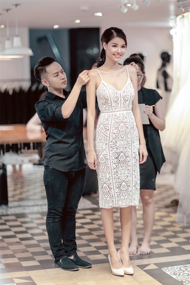 Mac Hong Quan dua Ky Han di thu vay cuoi hinh anh 3