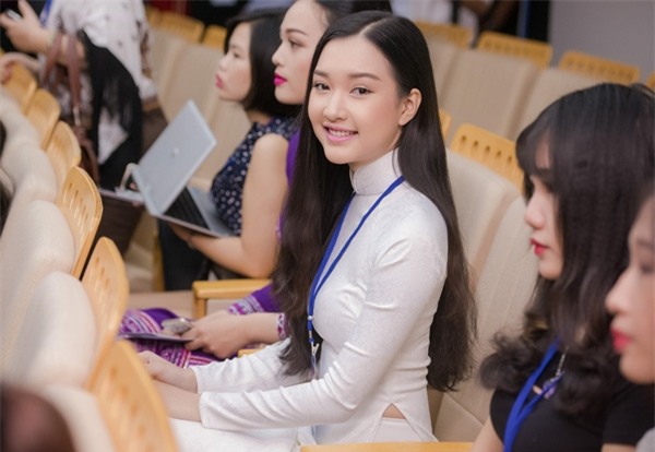 Cận cảnh nhan sắc đang “làm mưa làm gió” tại Hoa hậu Việt Nam 2016