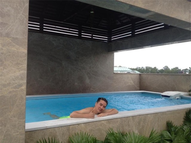 Đàm Vĩnh Hưng, sân vườn, biệt thự