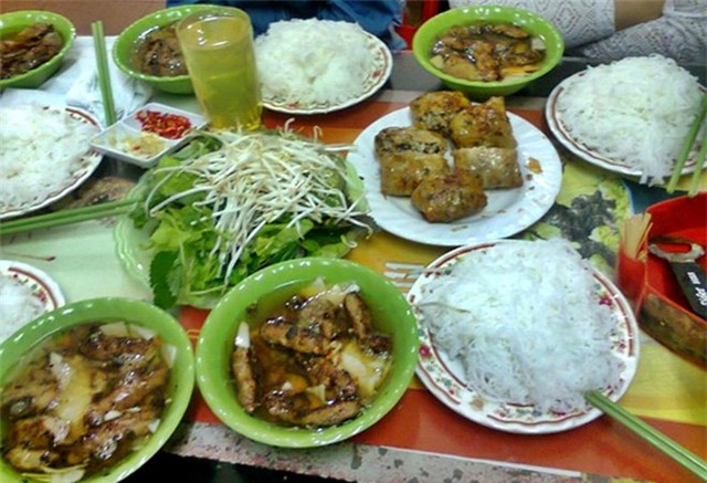 'bún chả Obama', Hà Nội, ẩm thực, khách hàng, bia hơi, quán ăn, vỉa hè, bún ốc