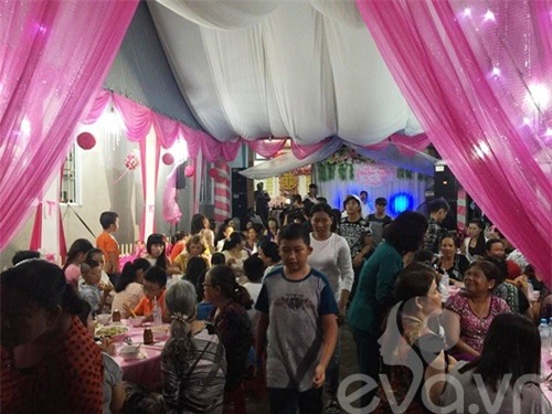 ky han dien vay cuoi xuyen thau tiep don hang xom trong ngay vui - 6