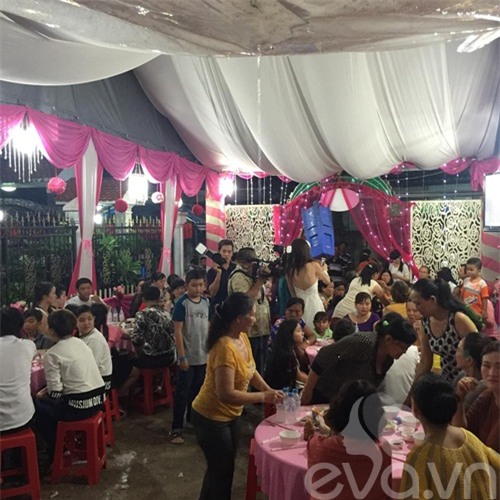 ky han dien vay cuoi xuyen thau tiep don hang xom trong ngay vui - 7