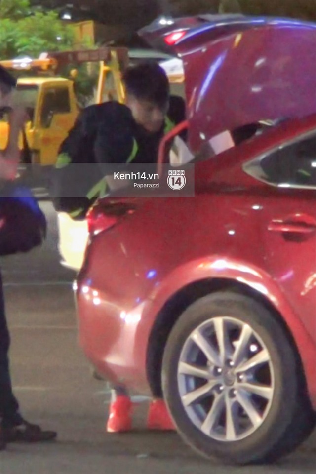 Mạc Hồng Quân xuất hiện chớp nhoáng tại sân bay Tp.HCM, vội di chuyển bằng ô tô về thẳng nhà Kỳ Hân - Ảnh 4.