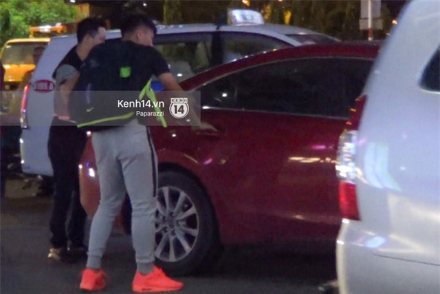 Mạc Hồng Quân xuất hiện chớp nhoáng tại sân bay Tp.HCM, vội di chuyển bằng ô tô về thẳng nhà Kỳ Hân - Ảnh 5.