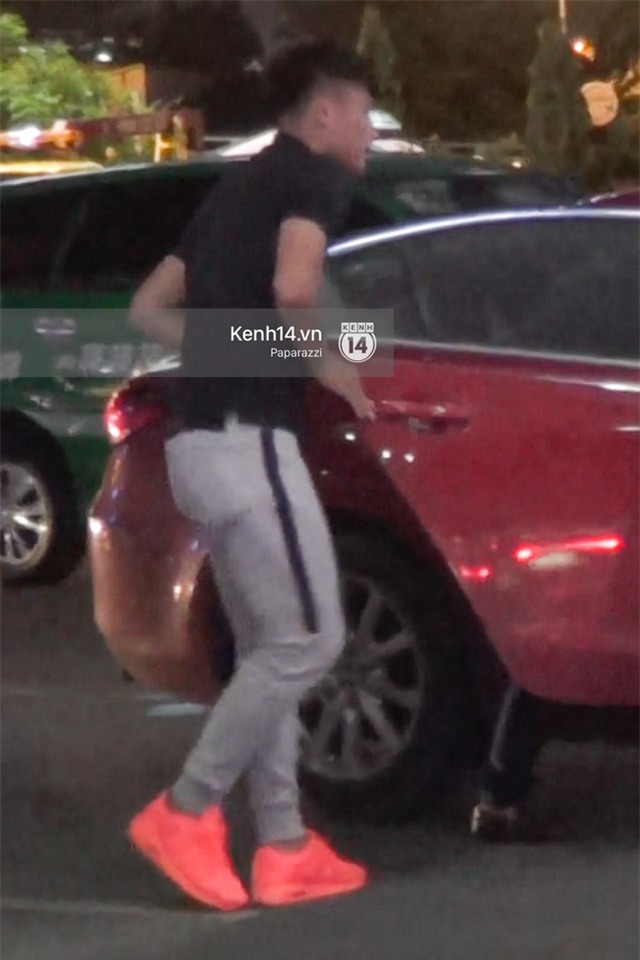 Mạc Hồng Quân xuất hiện chớp nhoáng tại sân bay Tp.HCM, vội di chuyển bằng ô tô về thẳng nhà Kỳ Hân - Ảnh 6.