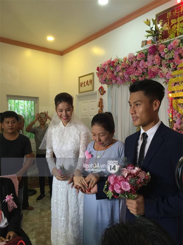 Kỳ Hân hôn Mạc Hồng Quân tình cảm trong lễ ăn hỏi - Ảnh 8.