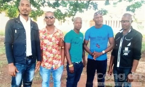 'Trung tuong' Hoa Ky lua dao xuyen luc dia qua Facebook hinh anh 1