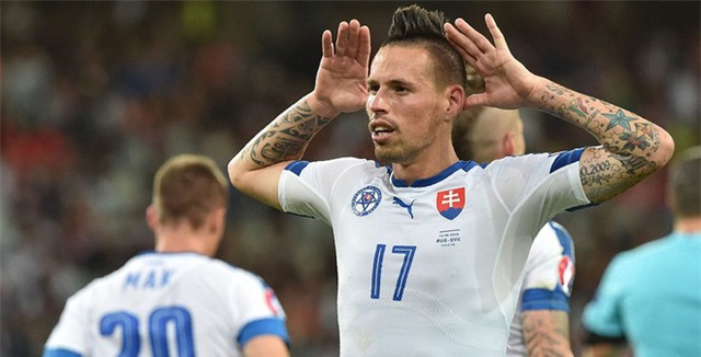 Nga 1-2 Slovakia: Gấu dù khỏe, chẳng địch nổi 