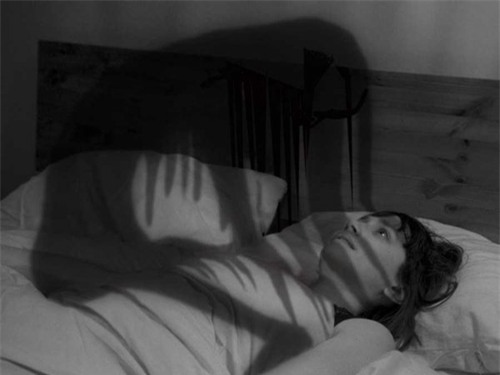 Giải mã bí ẩn về hiện tượng bóng đè - 2