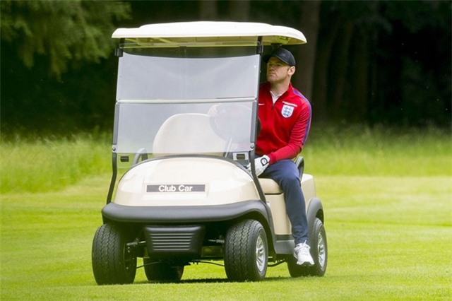 Rooney bi bat qua tang te bay hinh anh 1