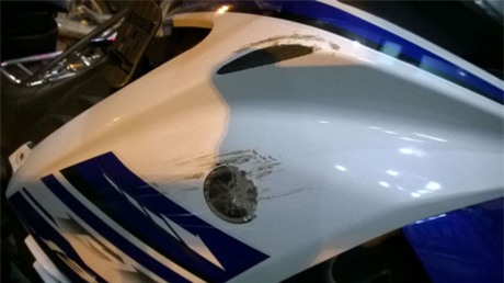 “Meo” tu minh “xoa” vet xuoc son xe may - Anh 1