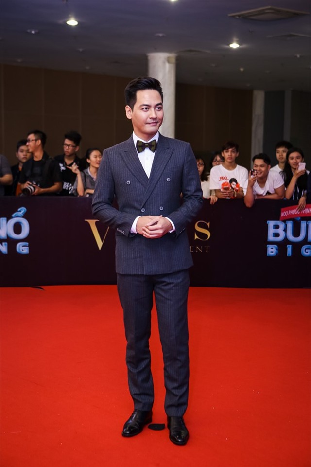 Ly Nha Ky di xe sang, mac vay chim cong hinh anh 10