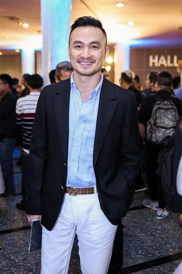 Ly Nha Ky di xe sang, mac vay chim cong hinh anh 12