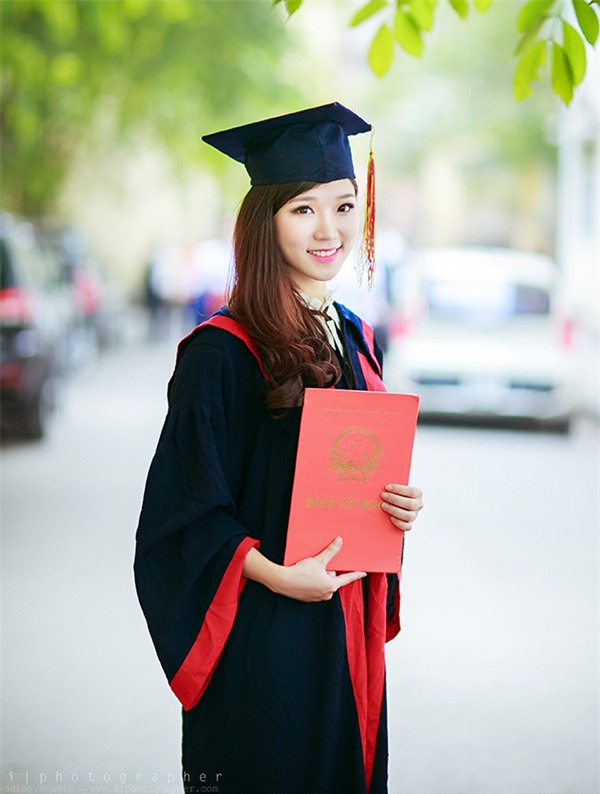 Chân dung Hoa khôi xinh đẹp, học giỏi và năng động, tốt nghiệp ĐH Kinh tế quốc dân.