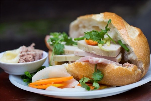 3 tiệm bánh mì đắt có tiếng ở Sài Gòn 5